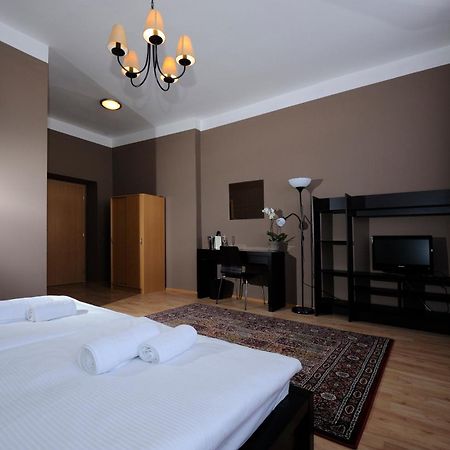 Hotel Zlata Stika Pardubice Exteriör bild