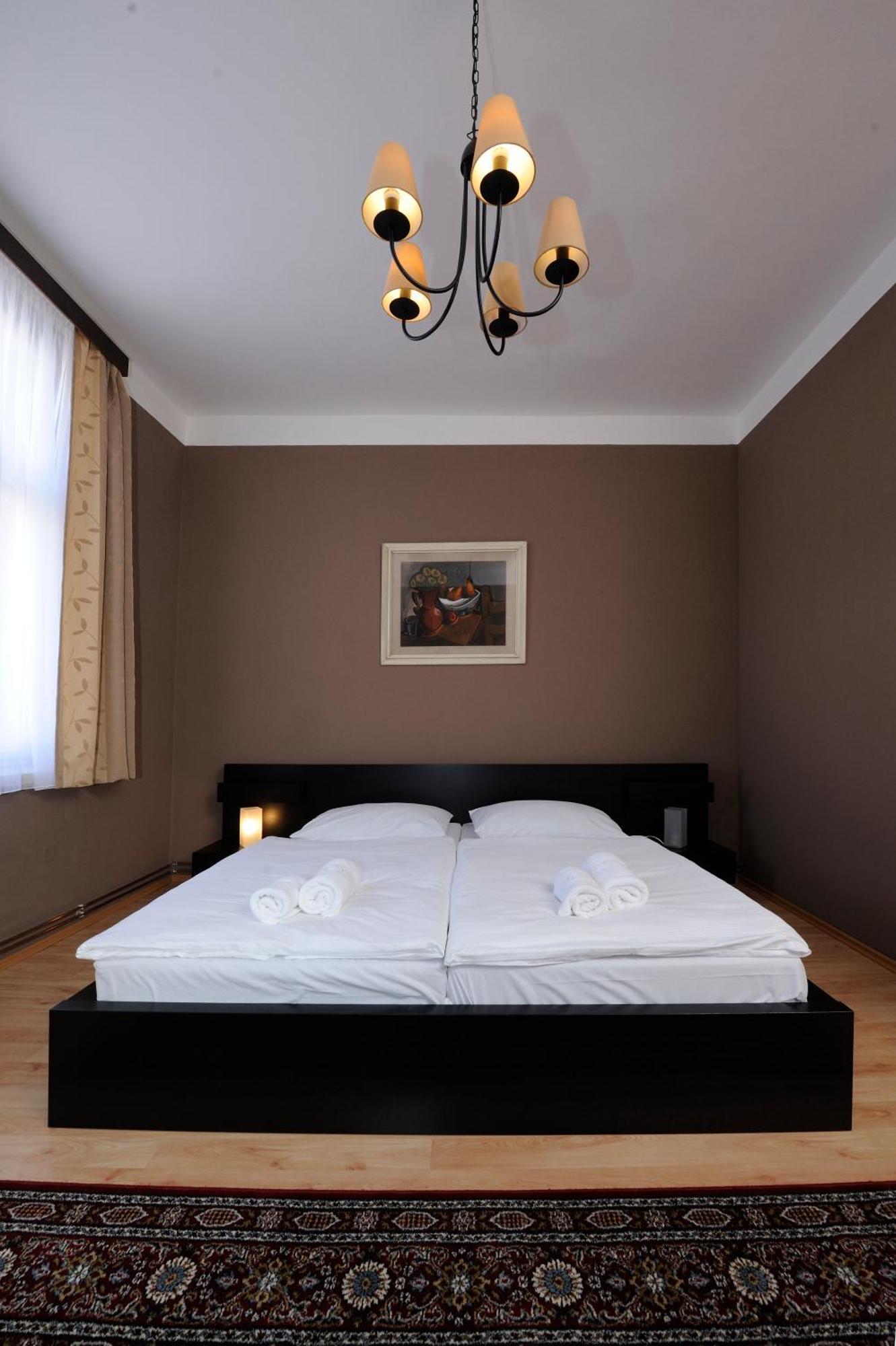 Hotel Zlata Stika Pardubice Exteriör bild
