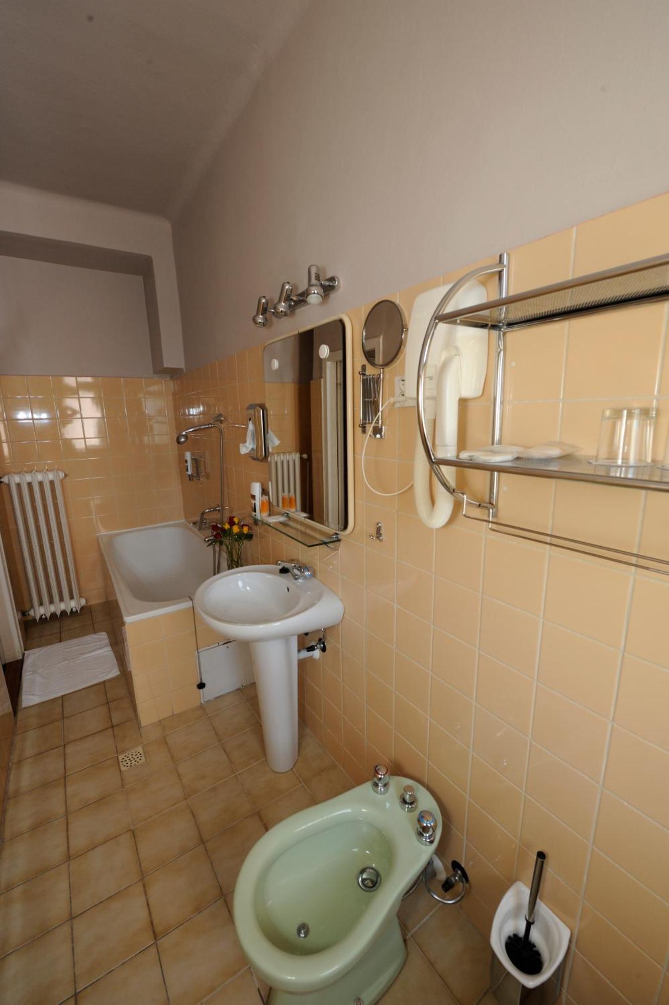 Hotel Zlata Stika Pardubice Exteriör bild