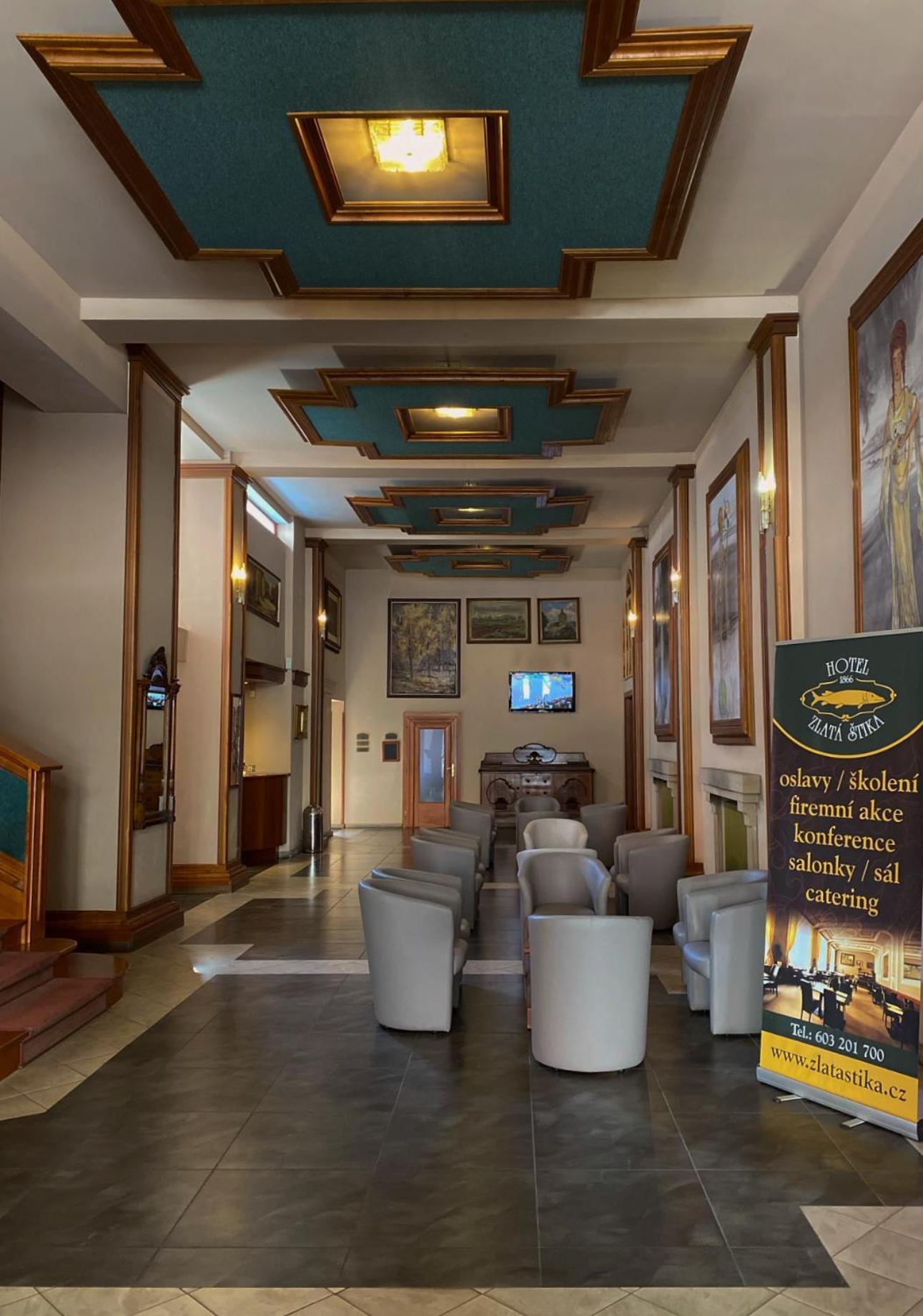 Hotel Zlata Stika Pardubice Exteriör bild