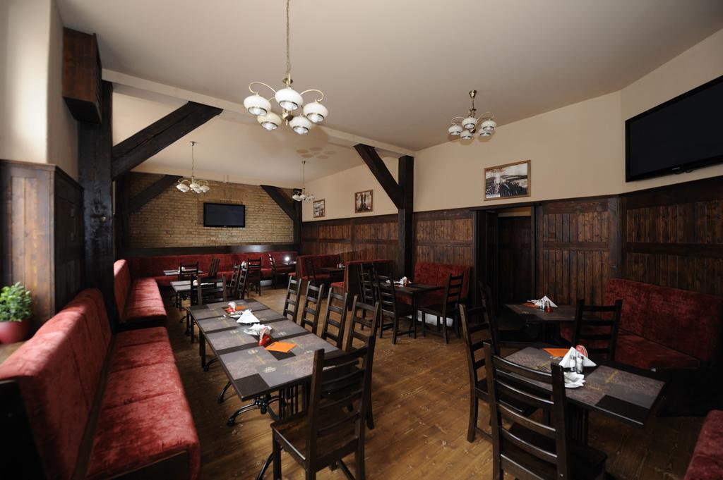 Hotel Zlata Stika Pardubice Exteriör bild