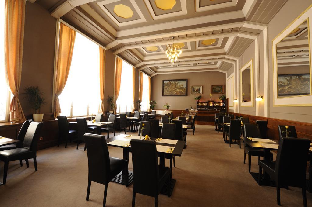 Hotel Zlata Stika Pardubice Exteriör bild