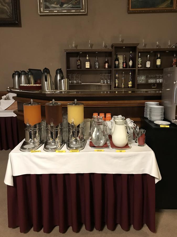 Hotel Zlata Stika Pardubice Exteriör bild